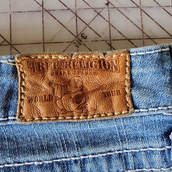 True Religion Womens Knee Length Crop Jeans size 28 - Picture 4 of 5